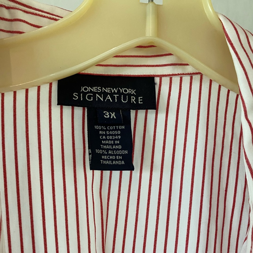Red button down blouse - Picture 2 of 6